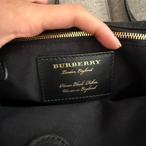 Burberry Black Leather Women's Bag - Satchel Bucket Bag - Picture 6 of 15
